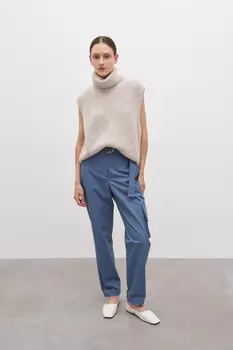 Брюки прямого силуэта с карманами и поясом