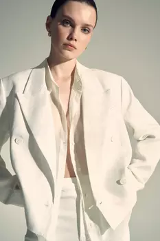 Двубортный укороченный жакет