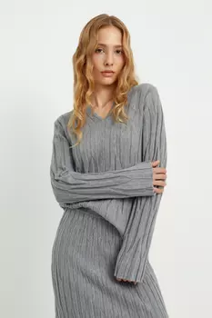 Джемпер полуприлегающего силуэта с округлой горловиной