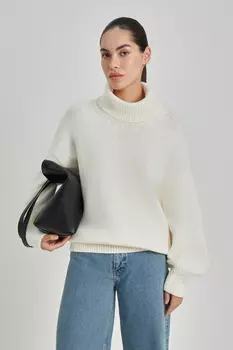 Джемпер с воротником-стойкой и объемными рукавами