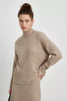 Джемпер свободного силуэта с воротником-стойкой