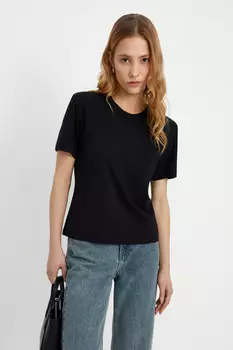 Футболка приталенного силуэта