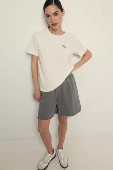 Футболка прямого силуэта с вышивкой