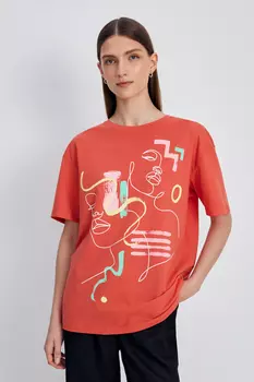 Футболка с абстрактным принтом