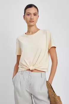 Футболка с узлом