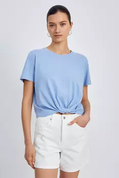 Футболка с узлом