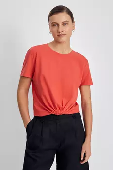 Футболка с узлом