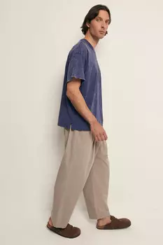 Футболка свободного силуэта с v-образным вырезом