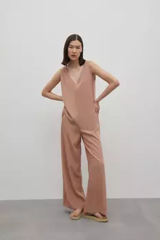 Комбинезон с v-образным вырезом