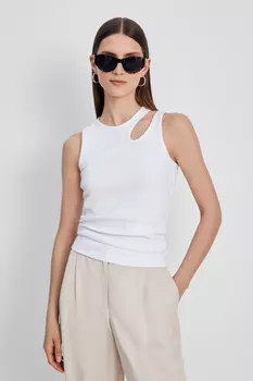 Майка с фигурным разрезом