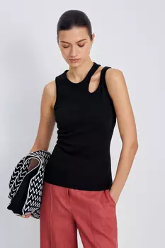 Майка с фигурным разрезом