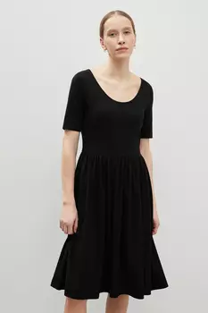 Платье с круглым вырезом