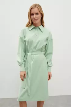 Платье с отложным воротником и поясом