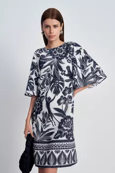 Платье с широкими рукавами