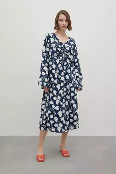 Платье с v-образным вырезом