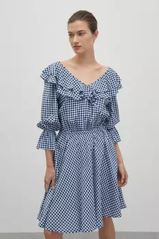 Платье с воланом