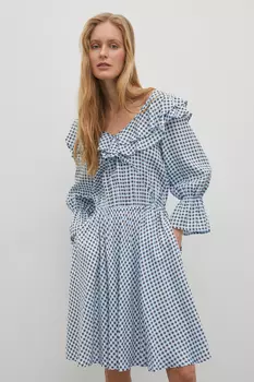 Платье с воланом