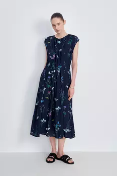 Платье свободного кроя с поясом