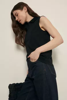 Поло без рукавов приталенного силуэта