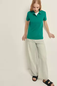 Поло приталенного силуэта с вышивкой