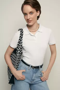 Поло приталенного силуэта с вышивкой