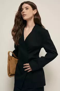 Приталенный жакет с необработанным краем