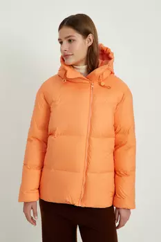 Пуховик из водонепроницаемой ткани