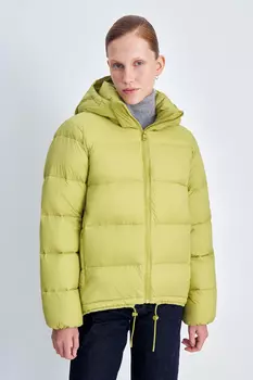 Пуховик с капюшоном и воротником-стойкой