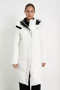 Пуховое пальто прямого силуэта