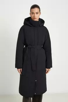 Пуховое пальто с поясом и капюшоном