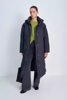 Пуховое пальто с воротником-стойкой и капюшоном