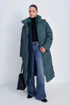Пуховое пальто с воротником-стойкой и капюшоном