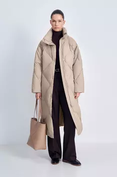 Пуховое пальто с воротником-стойкой и капюшоном