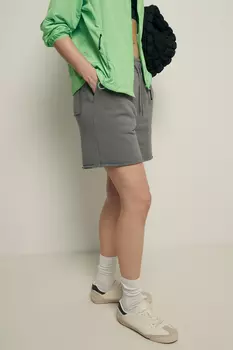 Спортивные шорты на резинке