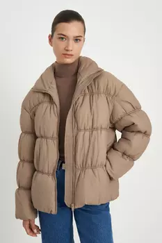 Стеганая куртка с воротником-стойкой