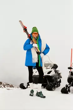 Стеганая утепленная куртка с капюшоном