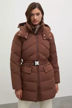 Стеганый пуховик с поясом и капюшоном