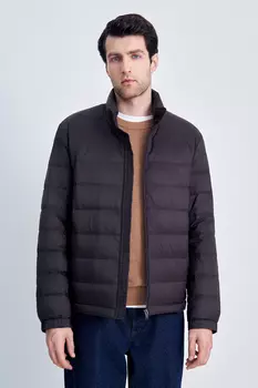 Стеганый пуховик с воротником-стойкой