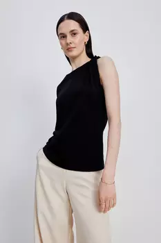 Свободная футболка с фигурным узлом