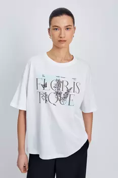 Свободная футболка с принтом