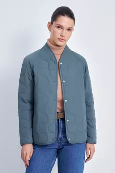 Утепленная куртка прямого силуэта