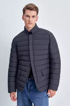 Утепленная куртка прямого силуэта