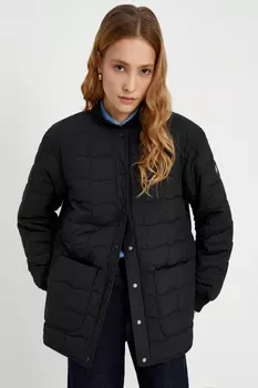 Утепленная куртка с накладными карманами