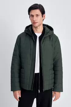 Утепленная стеганая куртка с воротником-стойкой