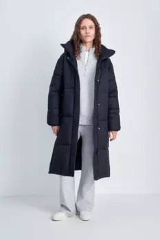 Утепленное пальто прямого кроя