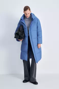 Утепленное пальто прямого кроя с капюшоном