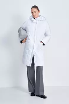 Утепленное пальто прямого кроя с карманами