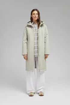 Утепленное пальто с капюшоном