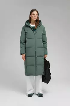 Утепленное пальто с капюшоном