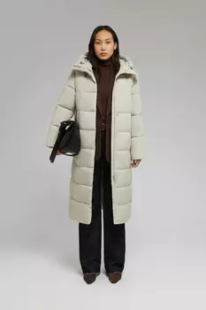 Утепленное пальто с капюшоном